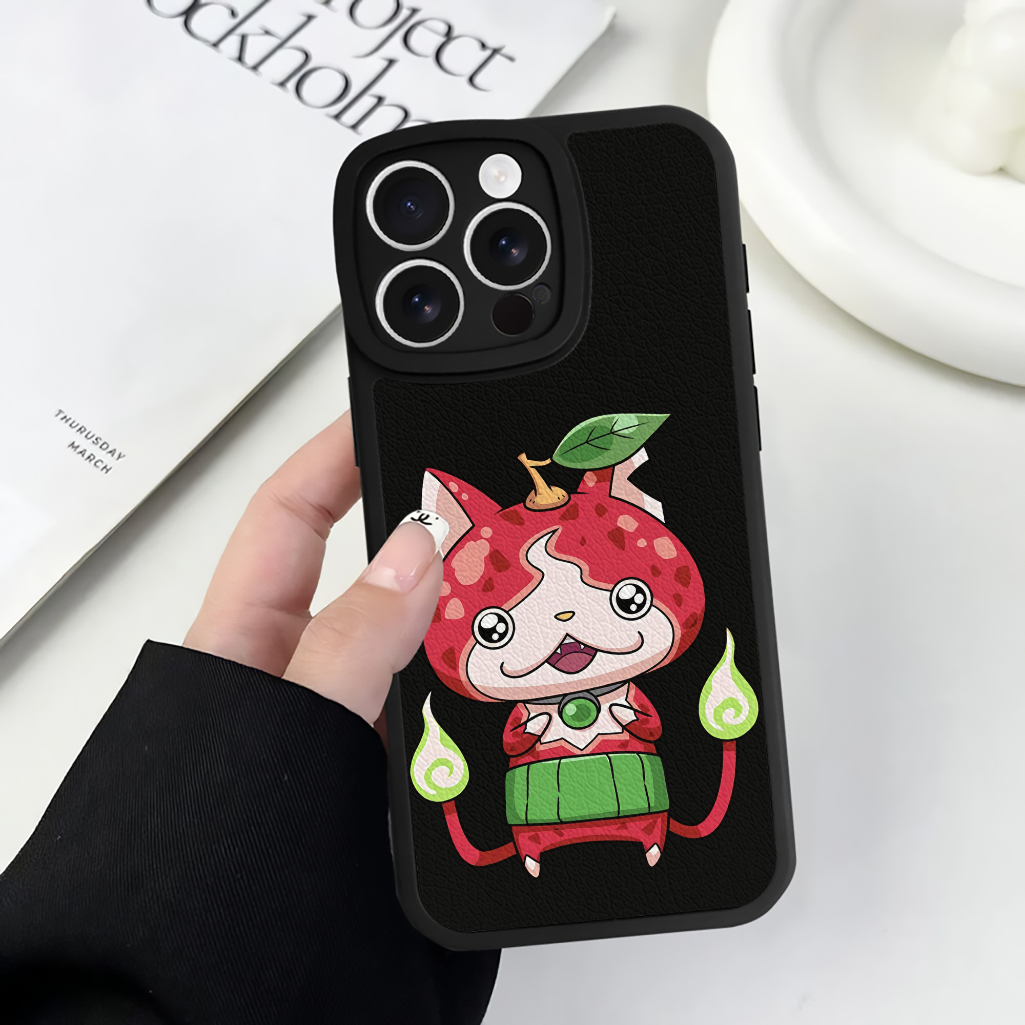 （画像用） 妖怪ウォッチ Yo-kai Watch 【iPhone 16シリーズ対応】シリコンスマホケース（レザー調） 材質：シリコン